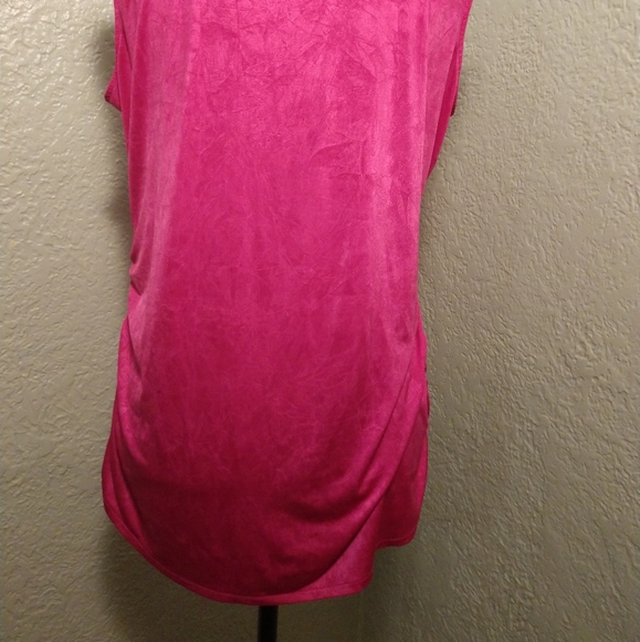 ☀️Sleeveless Magenta Top☀️ - Picture 4 of 6